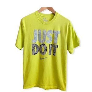 Nike Just Do It Unisex Crewneck Classic Neon T-Shirt, M